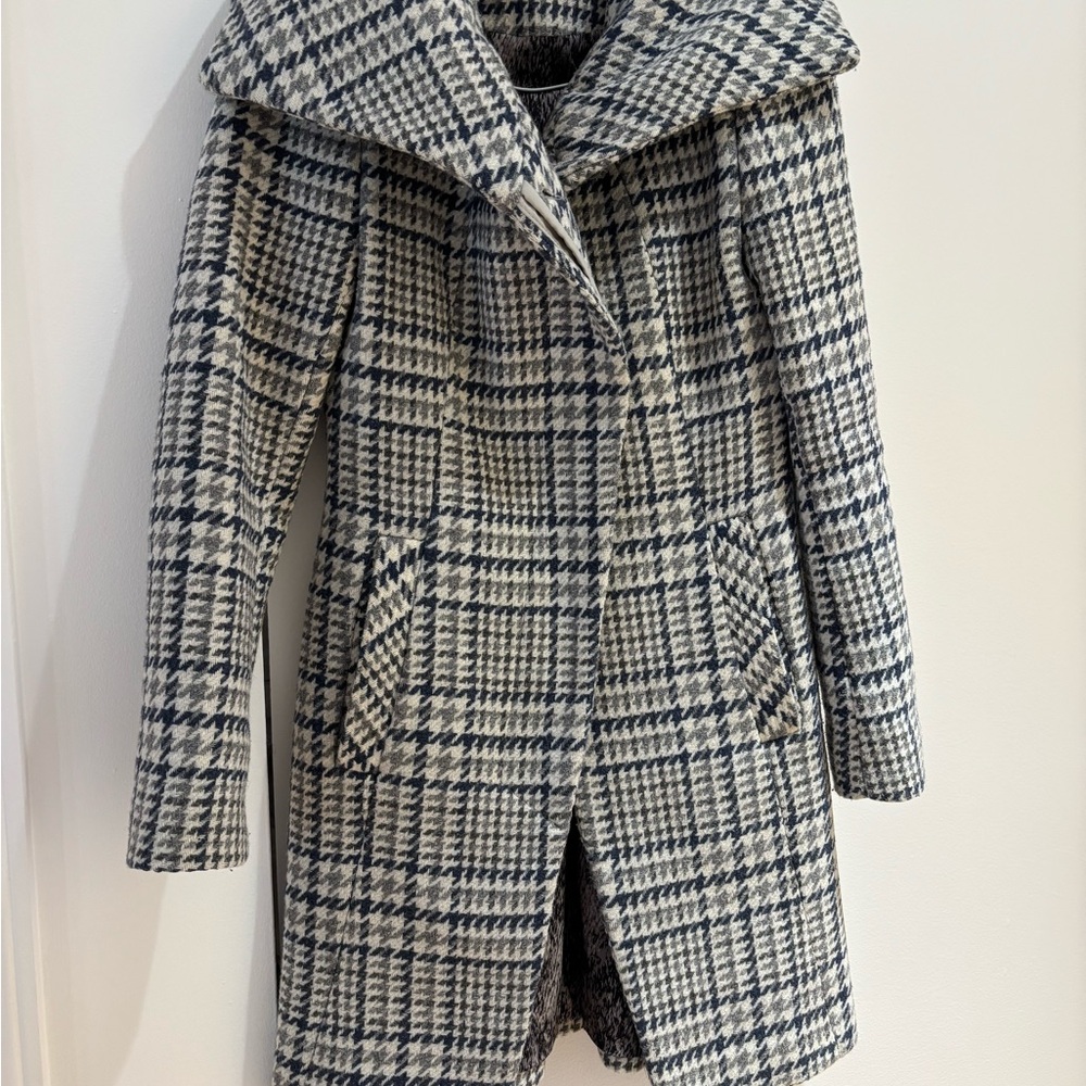 Women's Houndstooth Coat